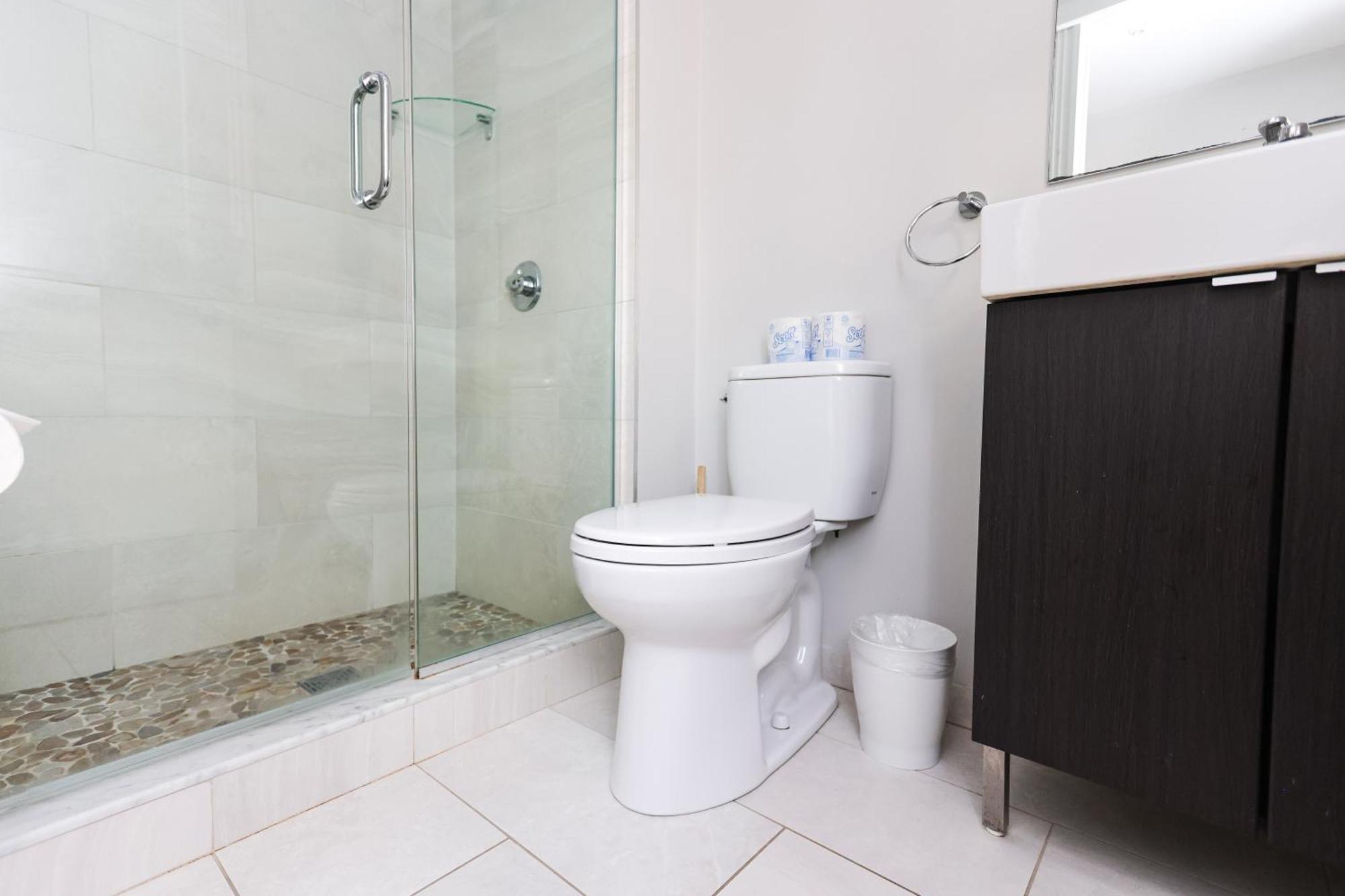 A Stylish Stay W/ A Queen Bed, Heated Floors.. #26 Brookline Exterior foto